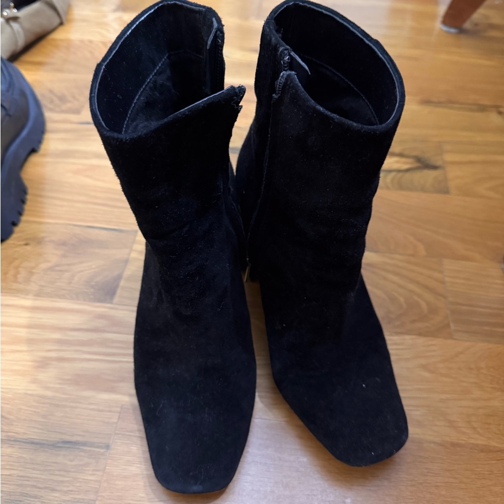 Sam Edelman Black Ankle Booties. Black suede.